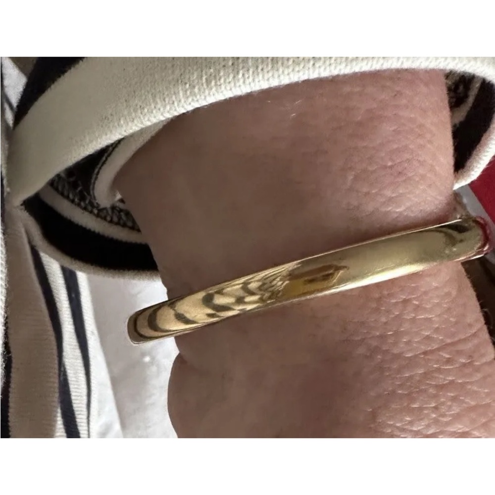 Women’s 14kt Yellow Gold Smooth Bangle Bracelet